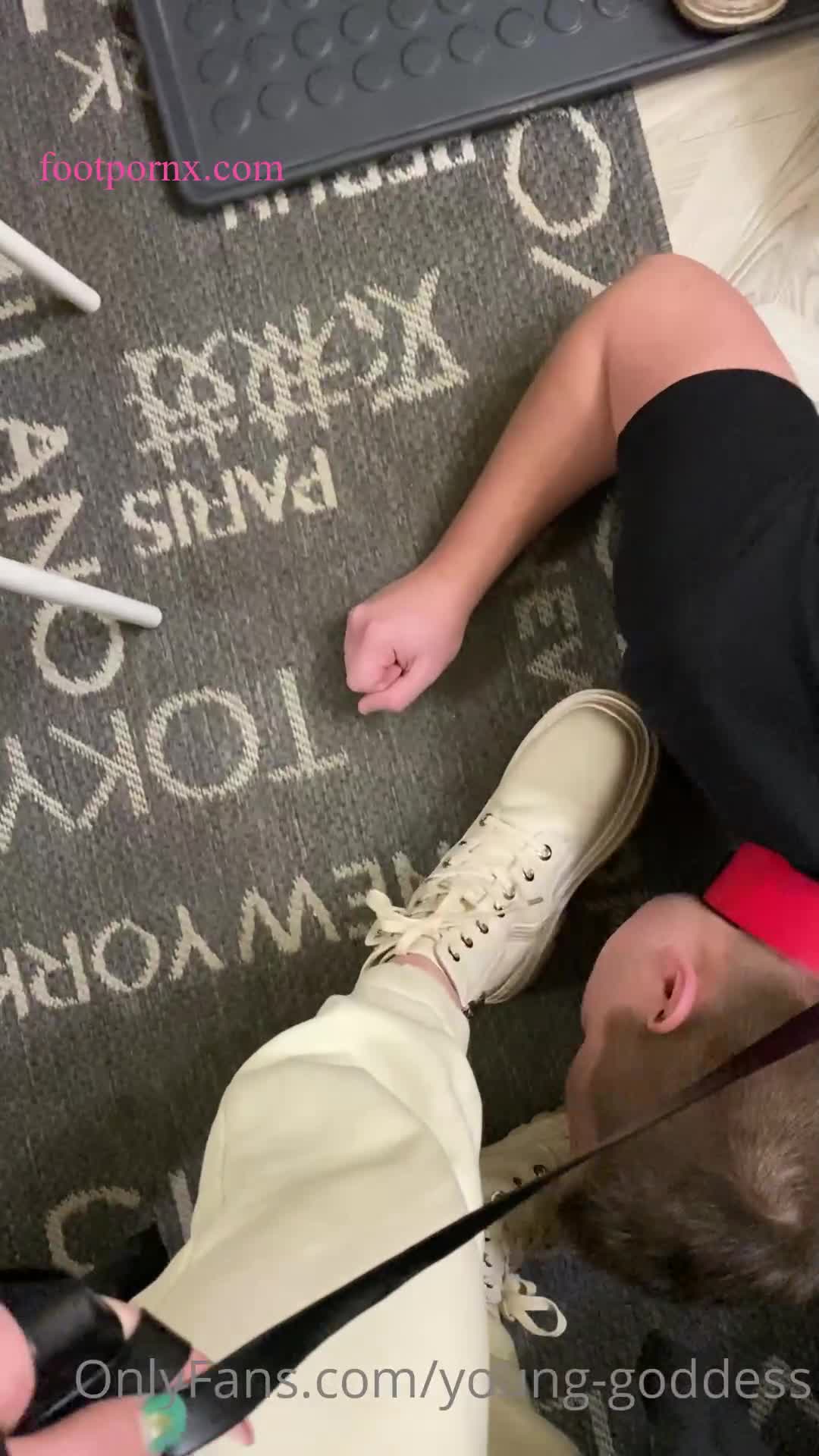 young-goddess  foot porn 1