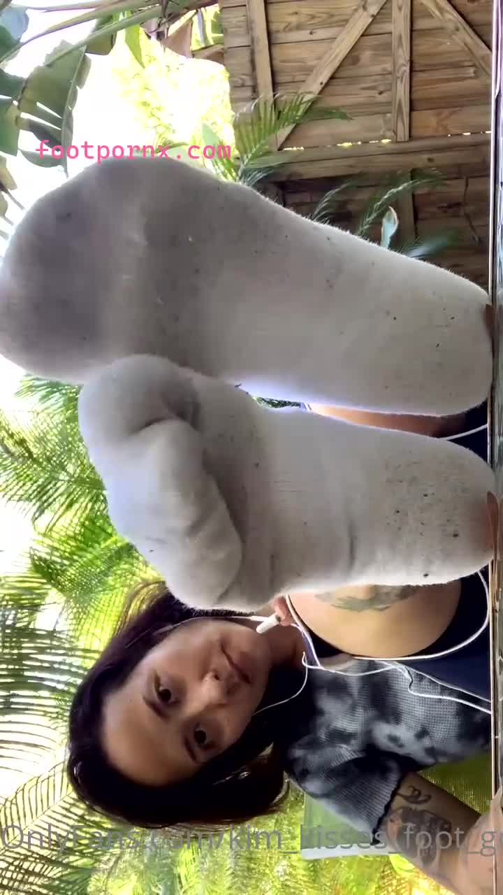 kim_kisses_foot_goddess asian goddess sexy feet 4