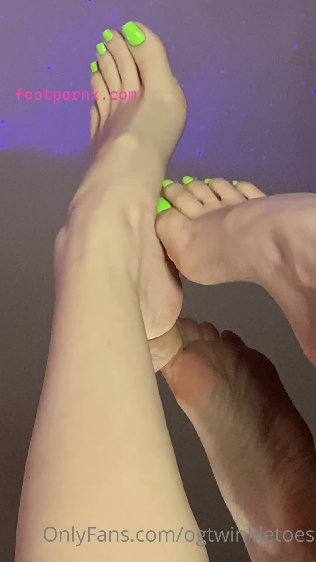 waifufeetmilk pretty long toes wrinkly soles white girl feet 11