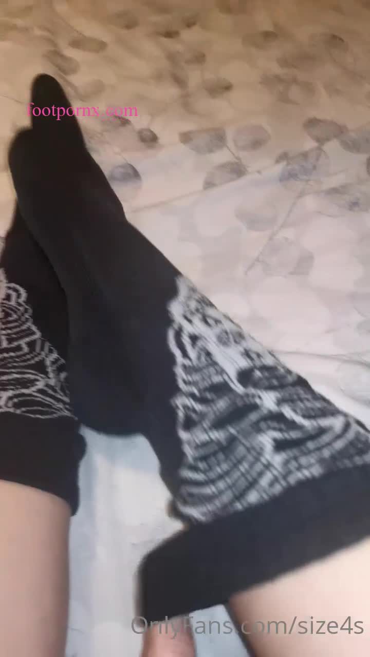 size4s  foot porn 1