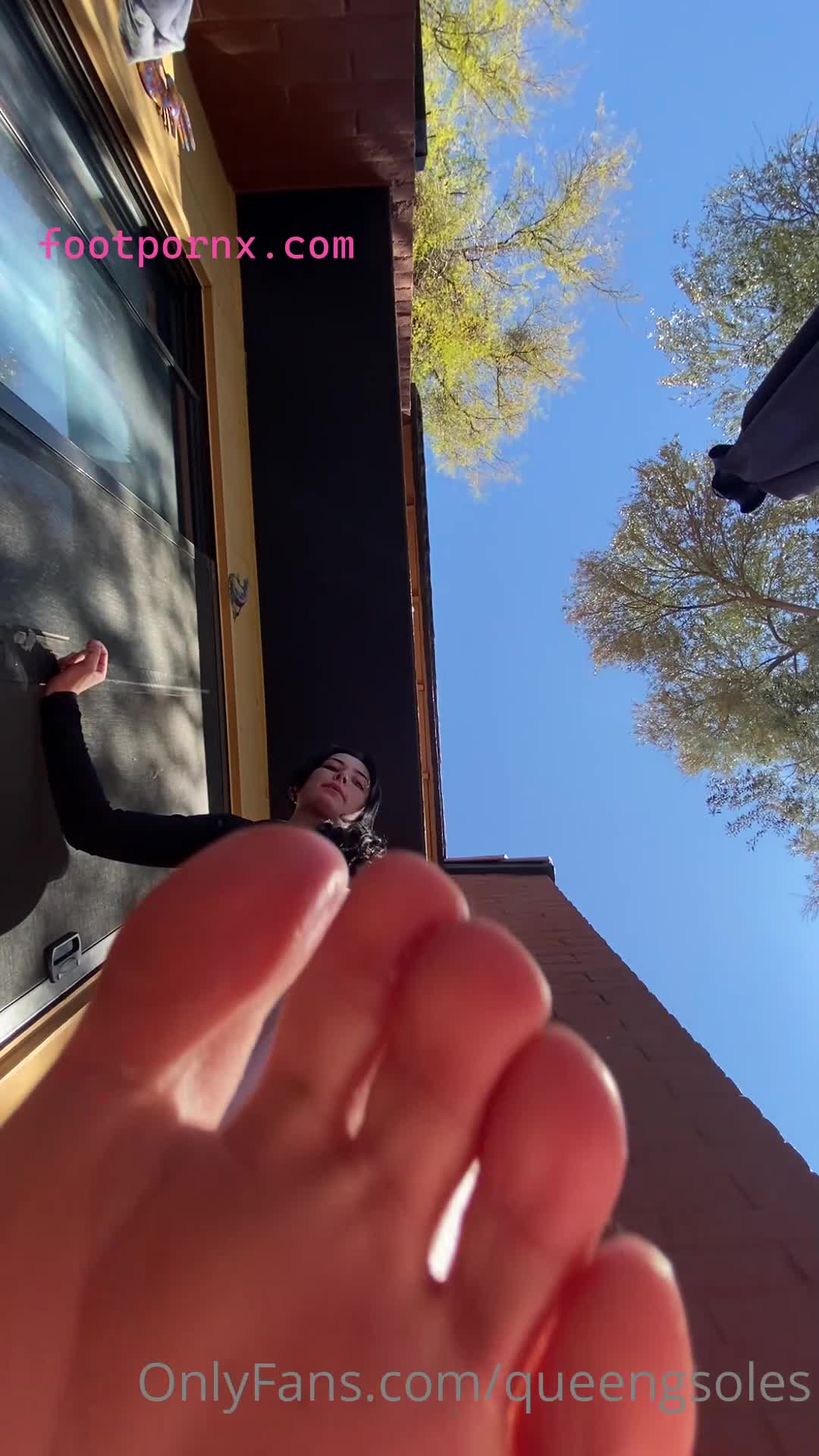 queengsoles joi white girl wrinkly soles 5