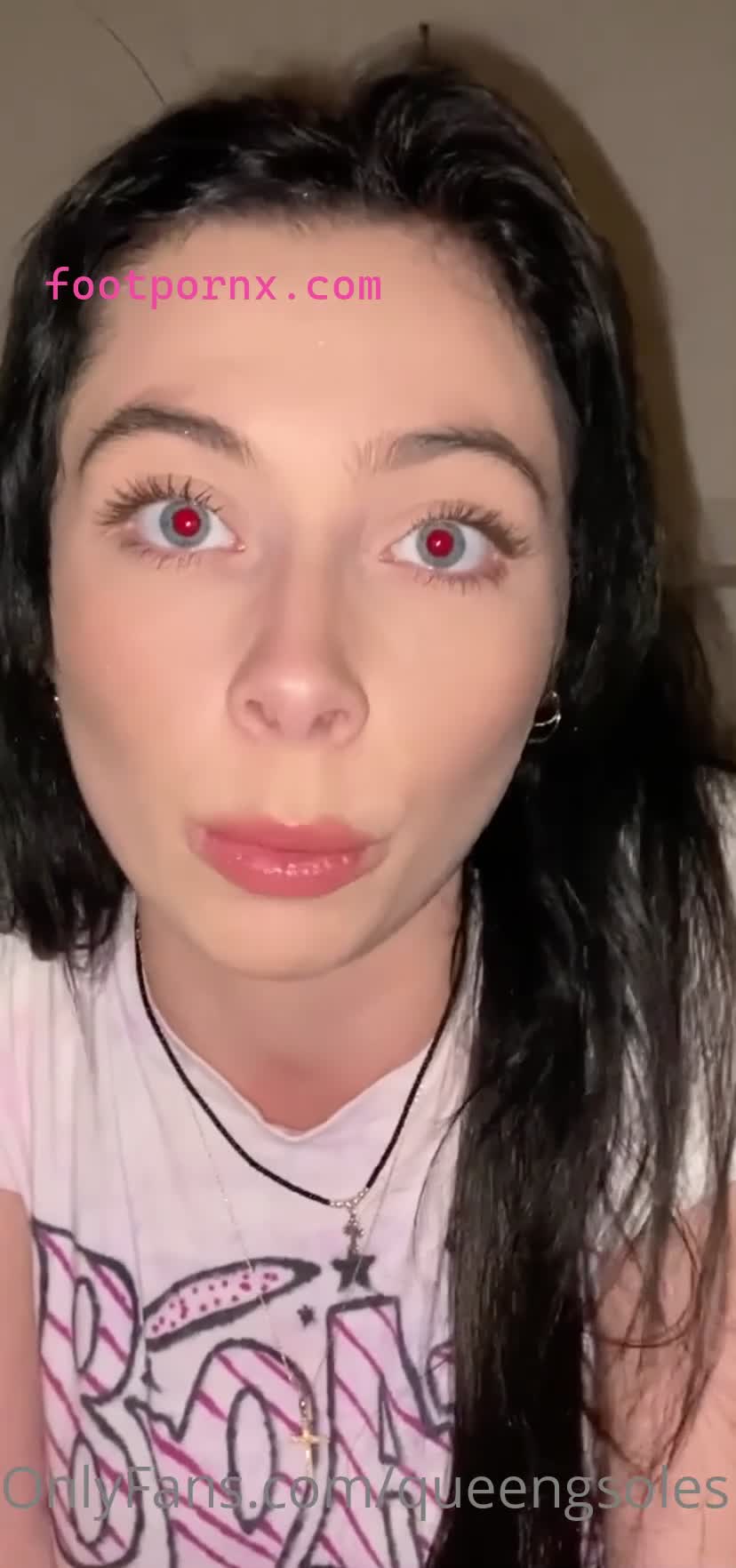 queengsoles joi white girl wrinkly soles 14