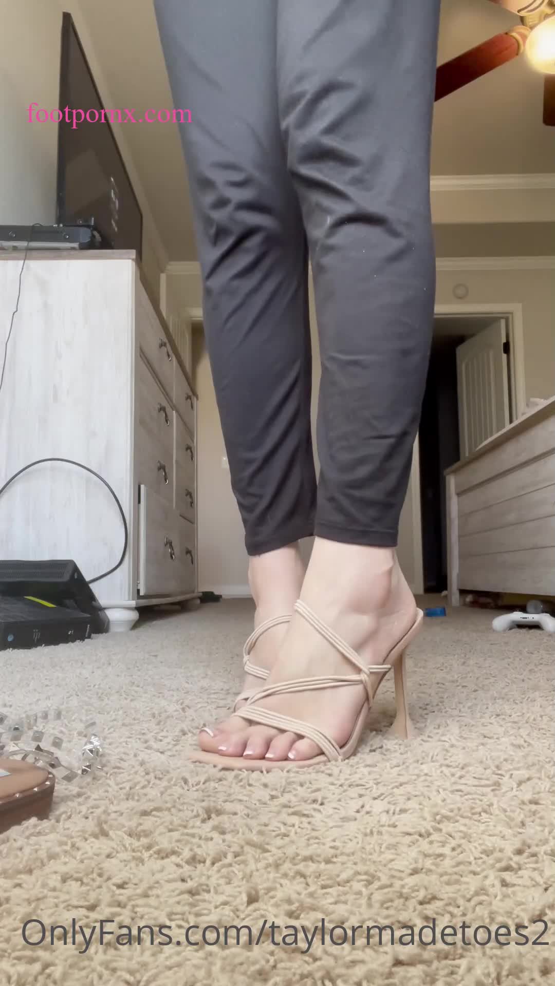 taylormadetoes2 pretty white girl feet 13
