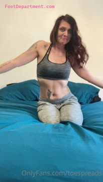 toespreads the post feet redhair girl long toes