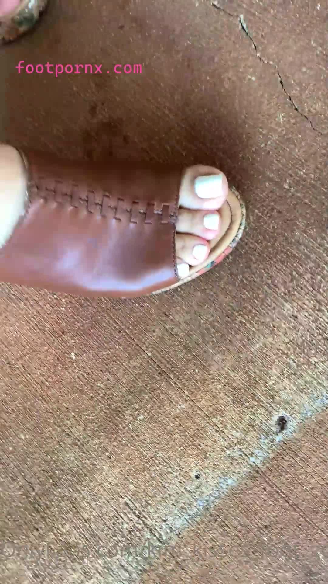 kim_kisses_foot_goddess asian goddess sexy feet 19