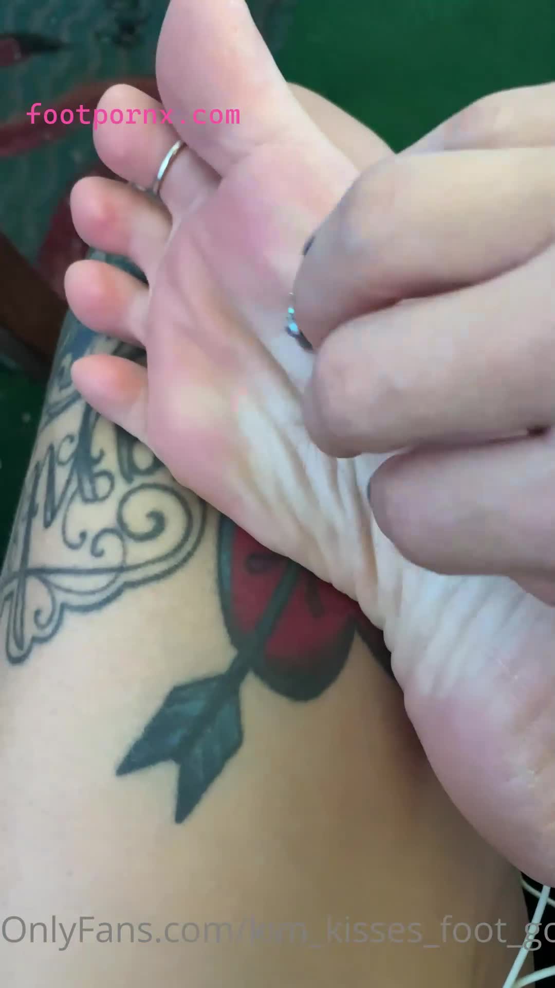 kim_kisses_foot_goddess asian goddess sexy feet 33