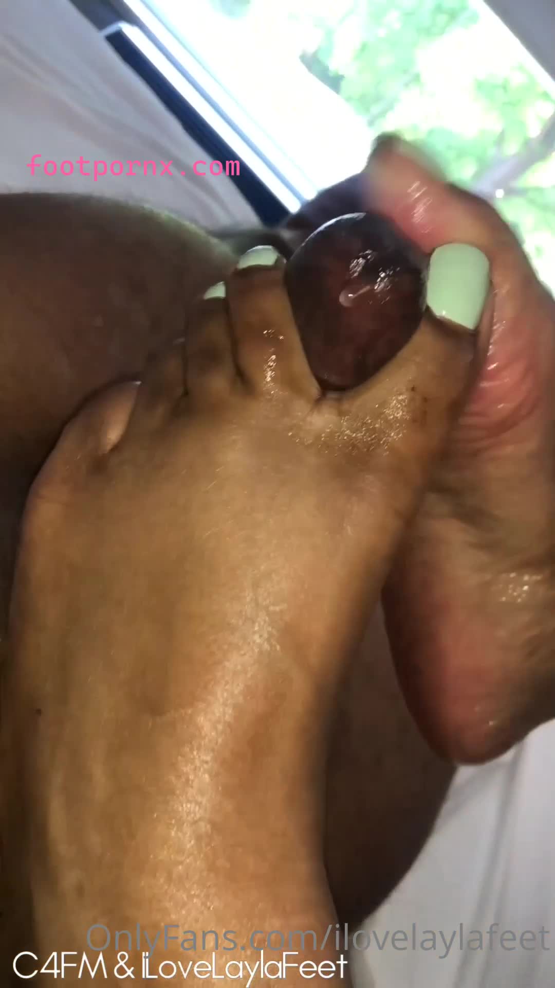 ilovelaylafeet ebony footjob cummed on feet boyfriend 11