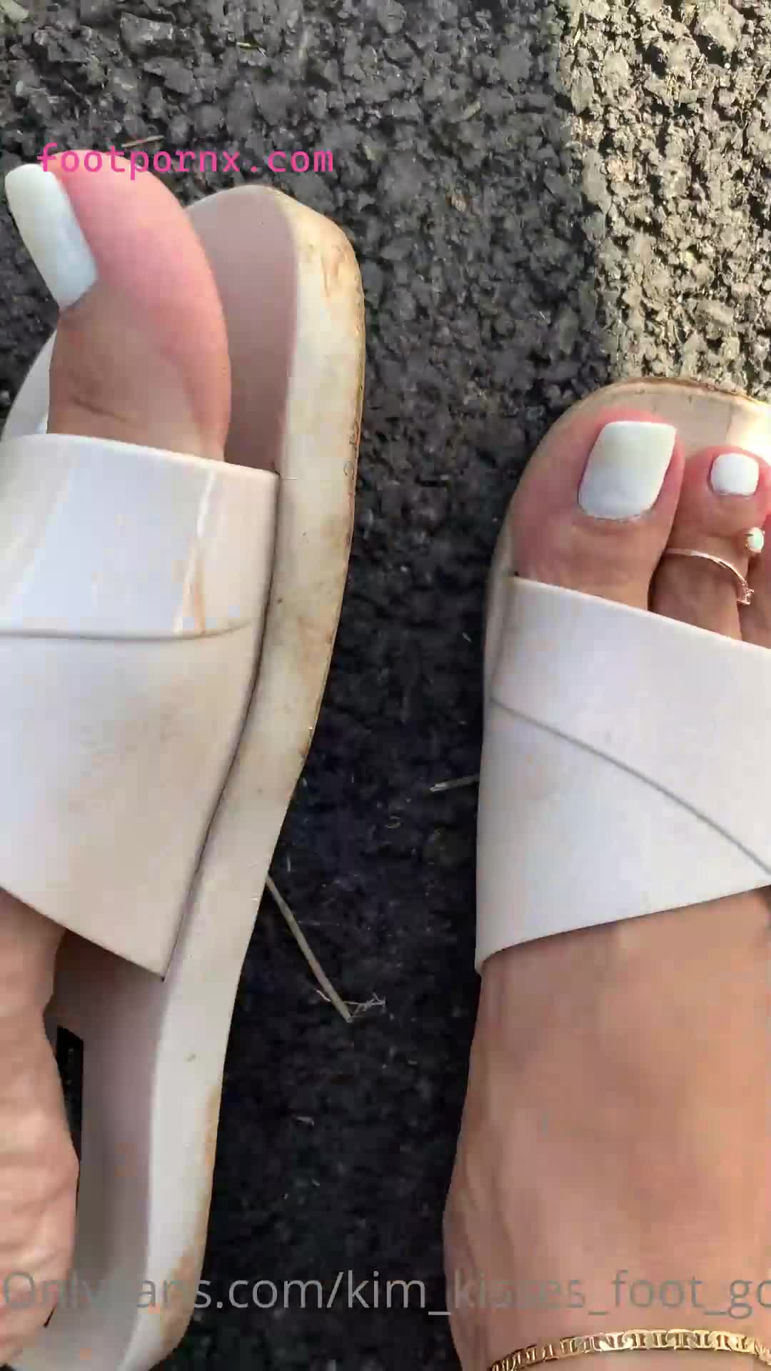 kim_kisses_foot_goddess asian goddess sexy feet 40
