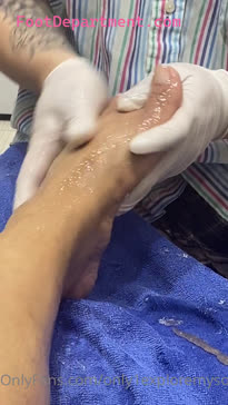only1exploremysoles getting a pedicure