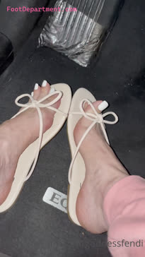 goddessfendi goat foot model
