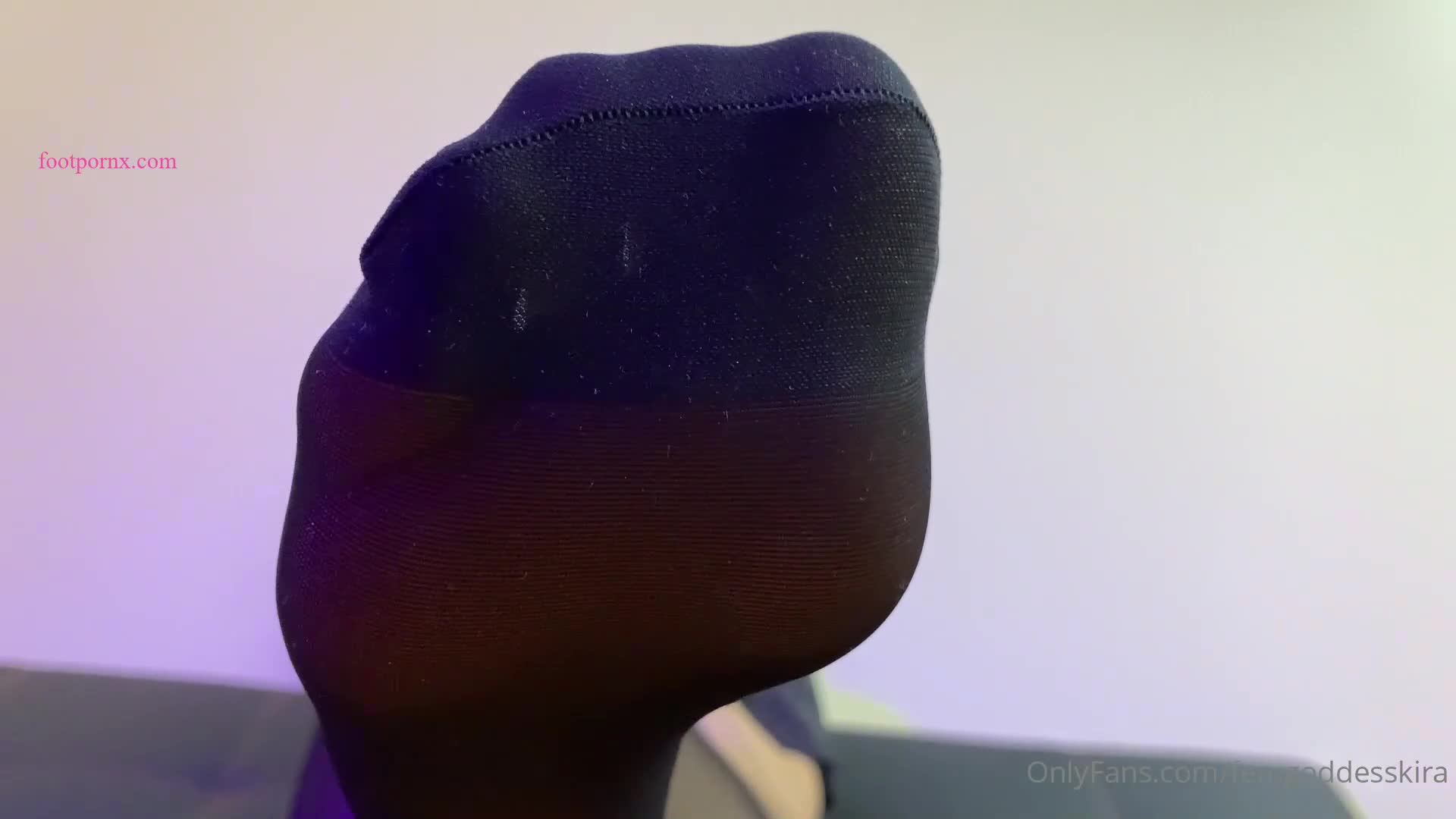 femgoddesskira  foot porn 2