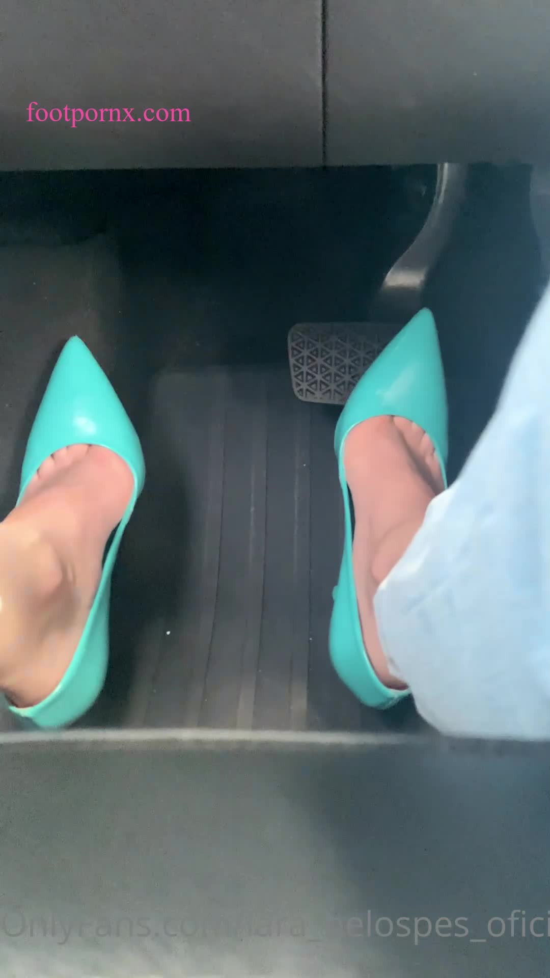 lara_belospes_oficial  foot porn 2