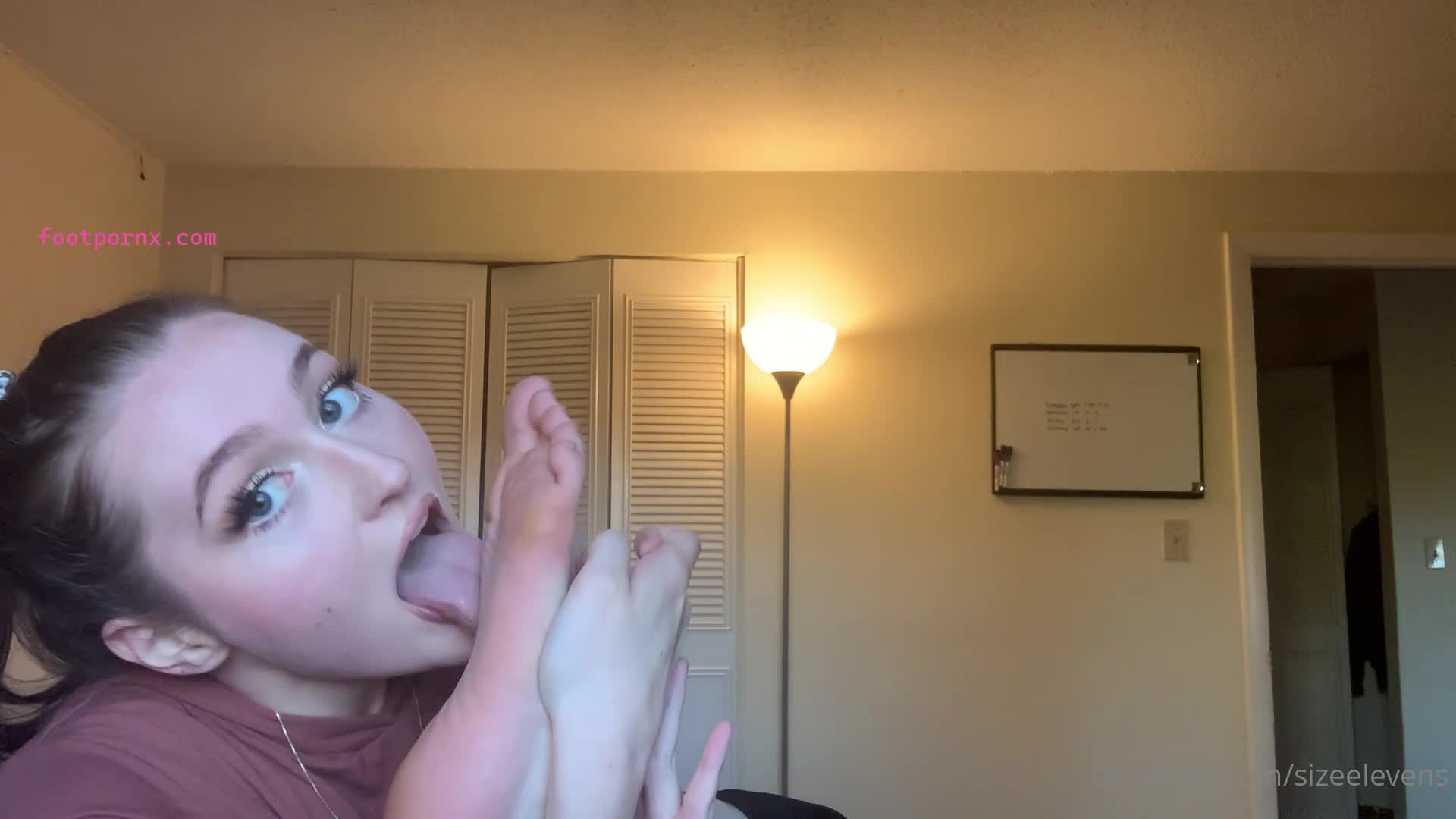 sizeelevens feet porn white girl soles tease 2