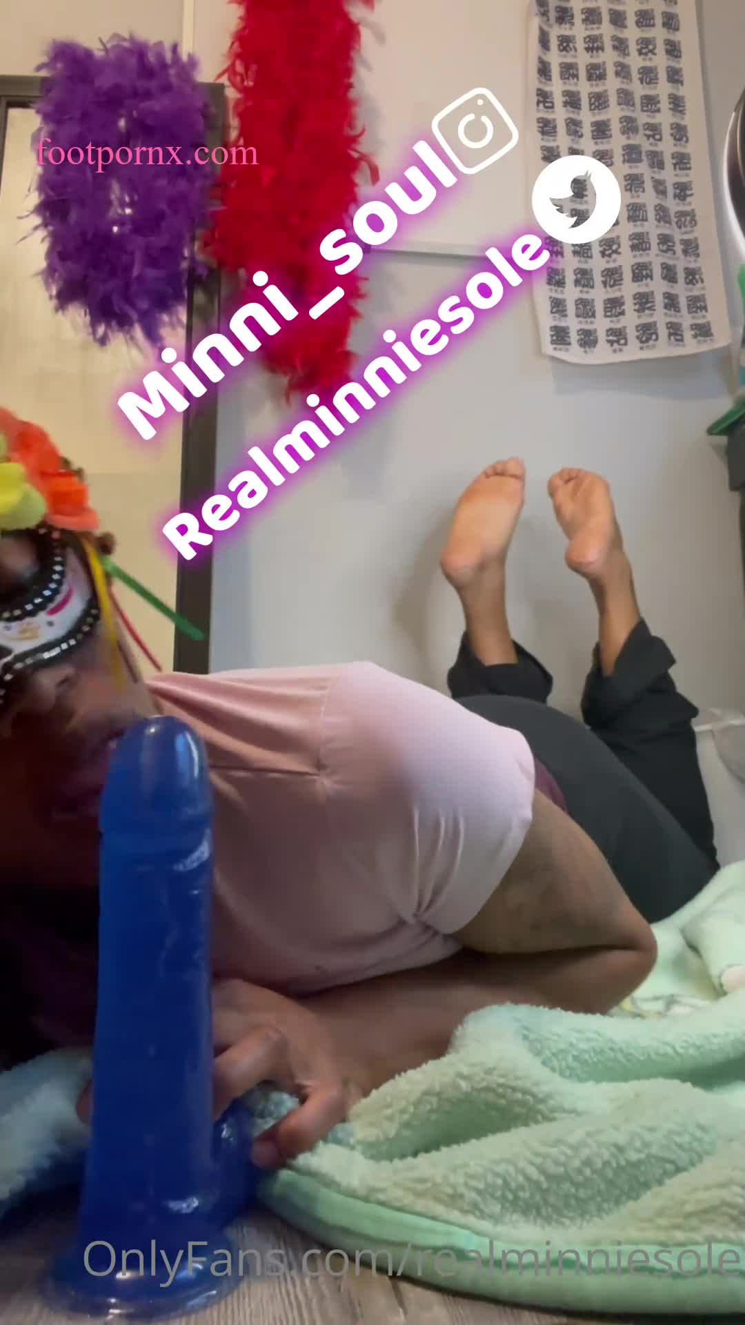 realminniesole  foot porn 5