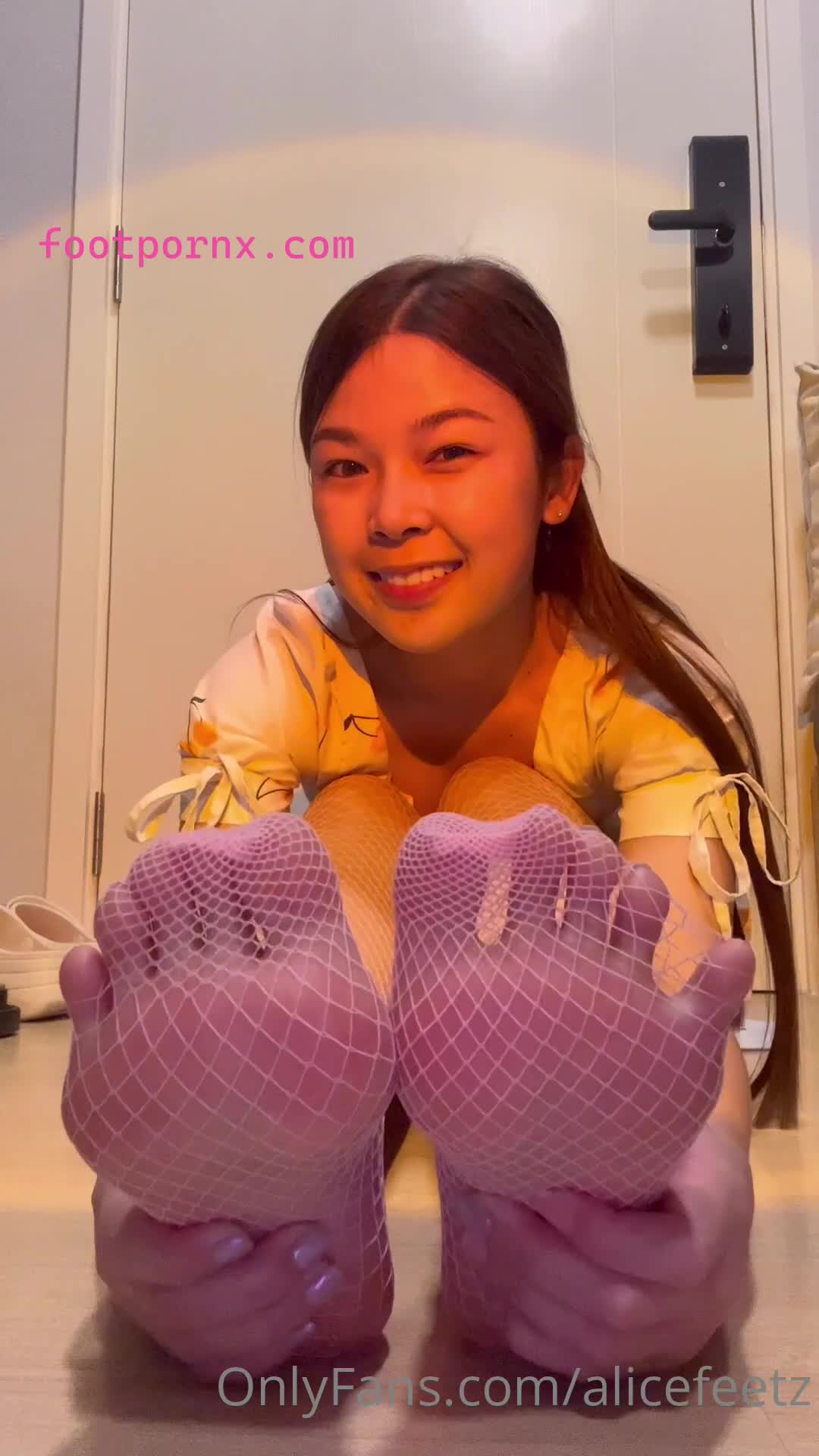 alicefeetz asian booty and soles 1