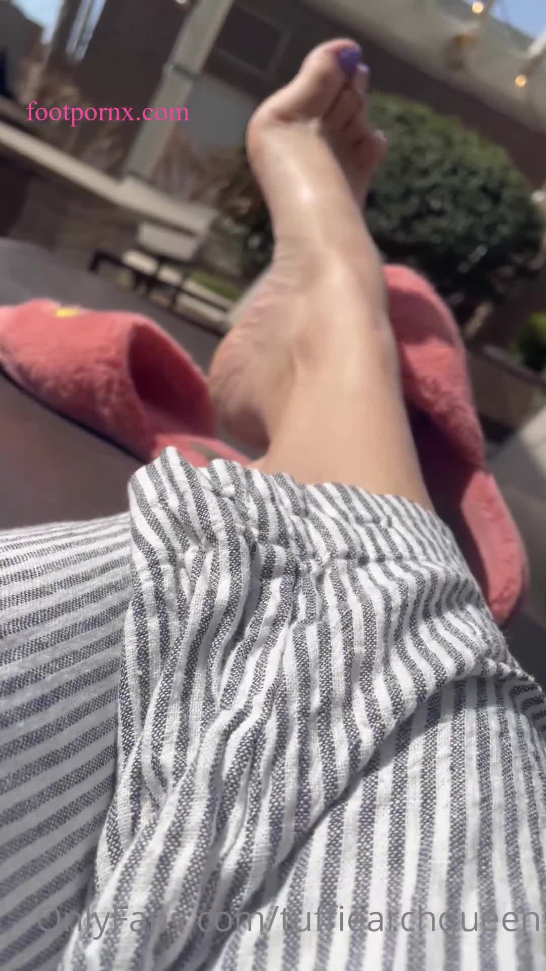 tuffiearchqueen  foot porn 5