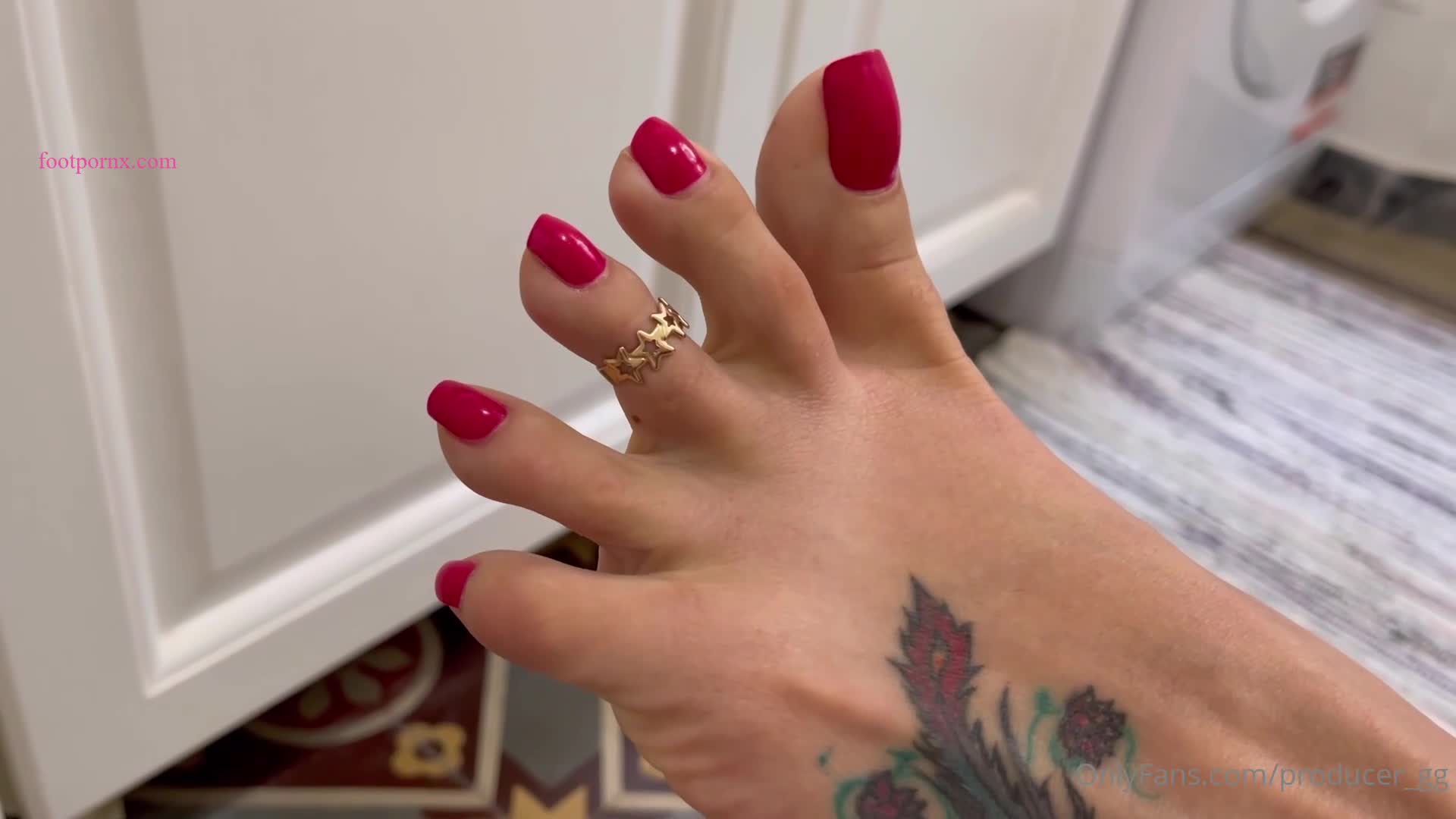producer_gg  foot porn 5