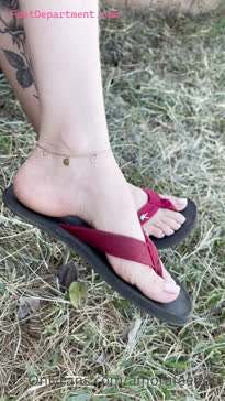 amorafeet.ofc sexy wrinkly soles public