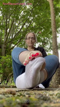 missrosie1974 milf feet outside play