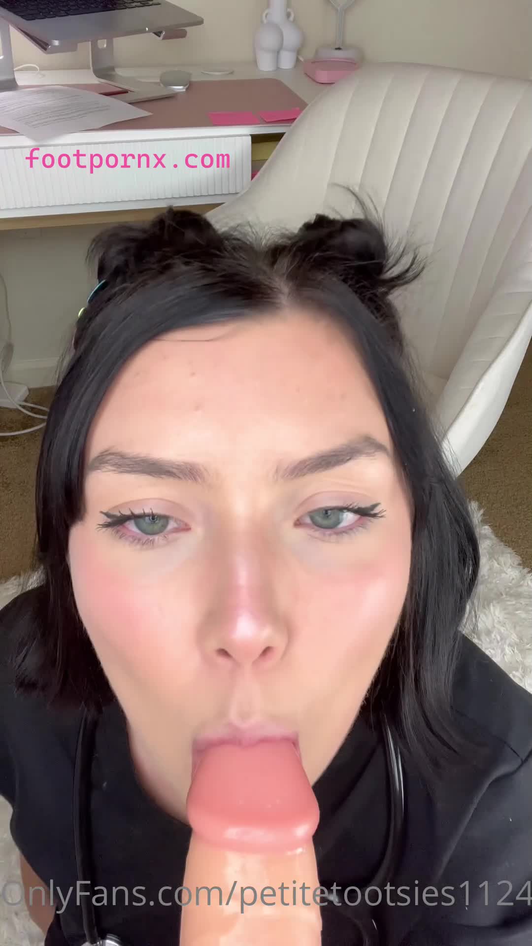 penelopestootsies739 pretty feet & face 19