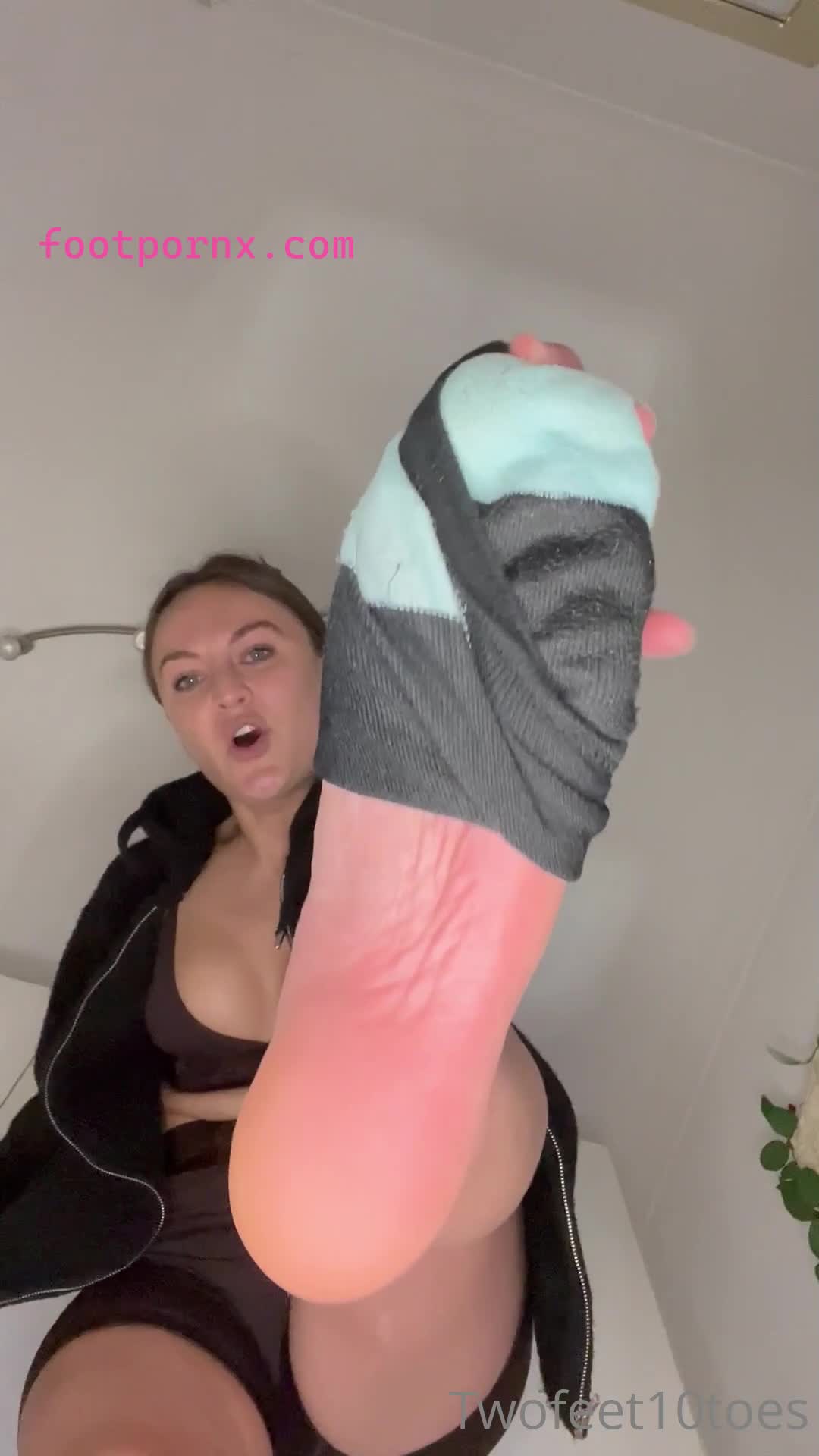 emmaemmarose pretty white girl showing soles 9