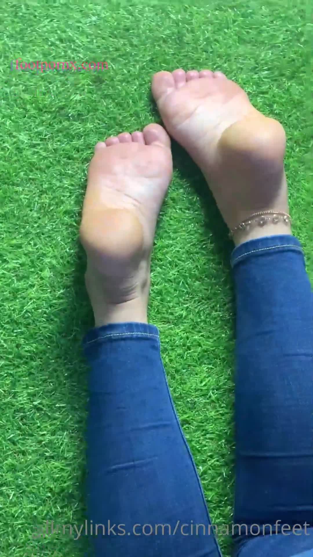 cinnamonfeet2  foot porn 2