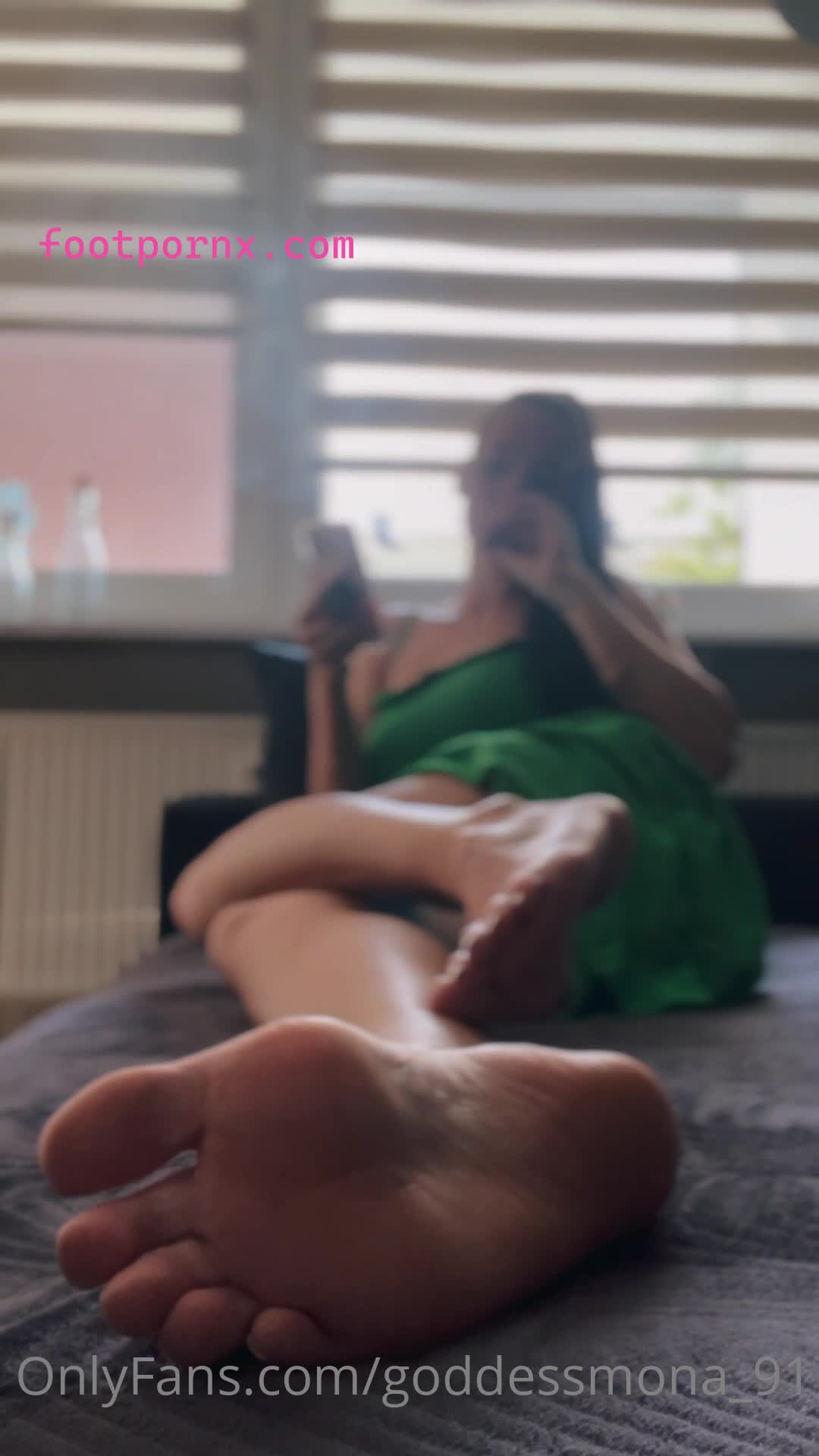 goddessmona_91 foot tease 1