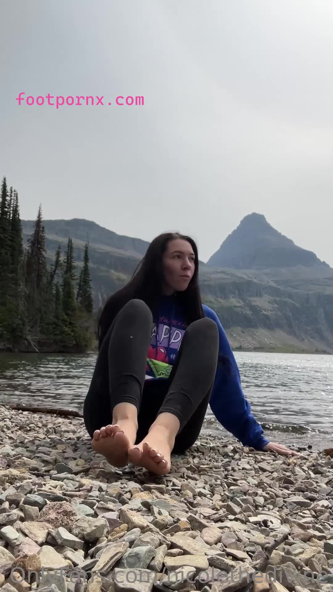 nicolethedivine pretty white girl feet soles 110