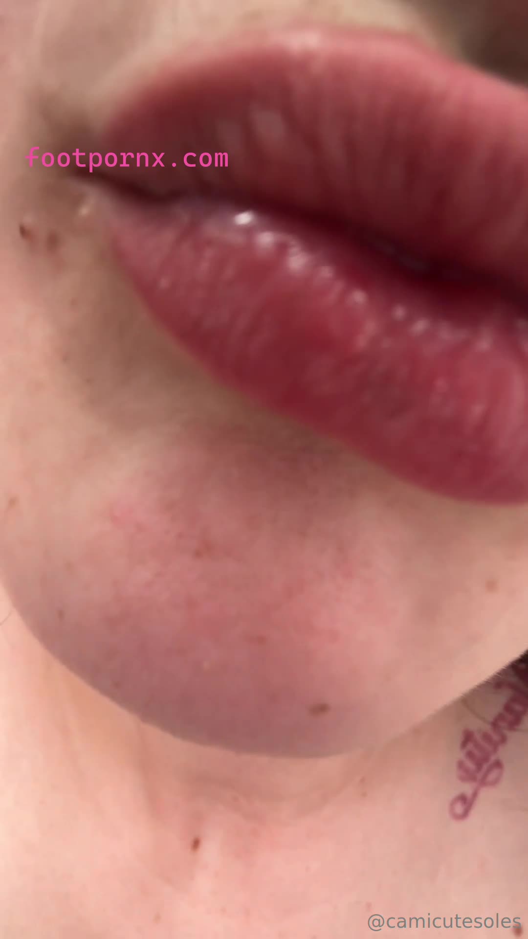 camicutesoles white girl playing maturbation soles 6
