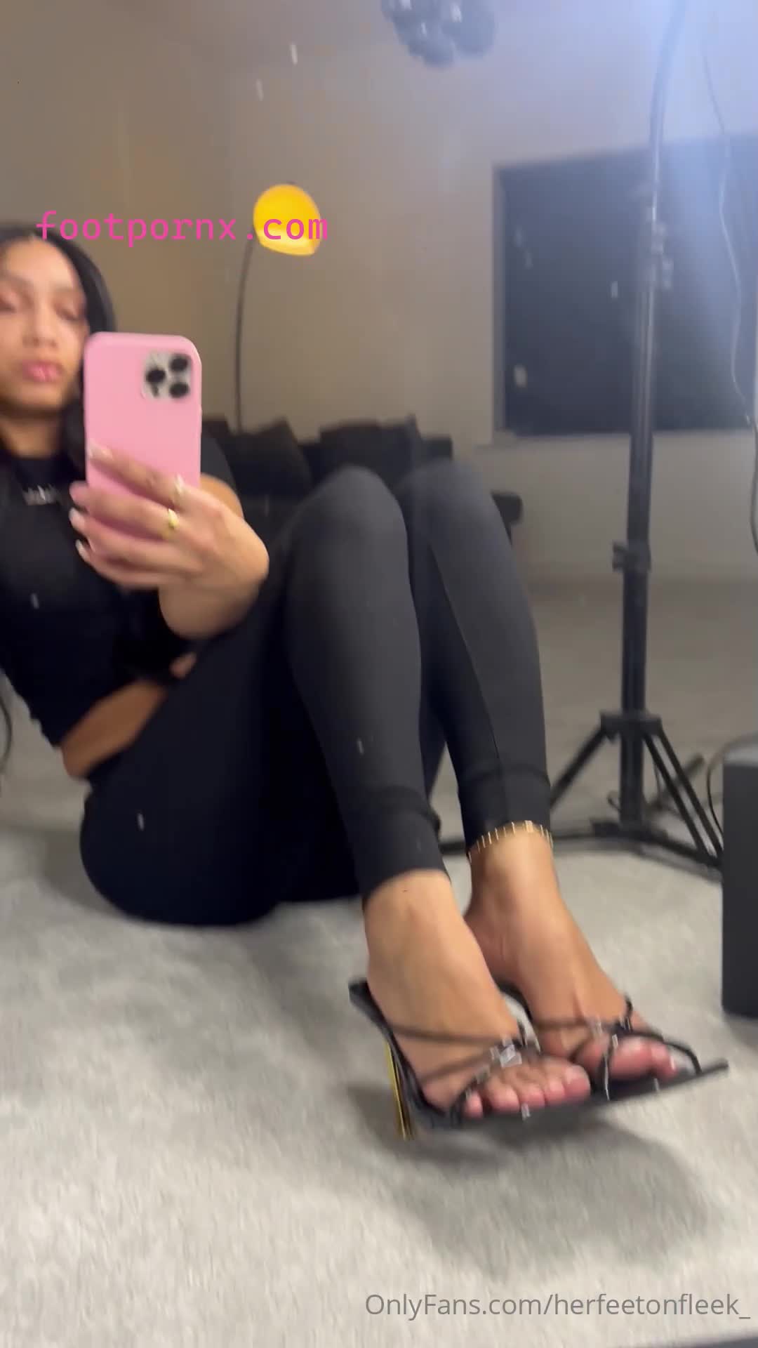 herfeetonfleek_ ebony foot queen super sexy girl 11