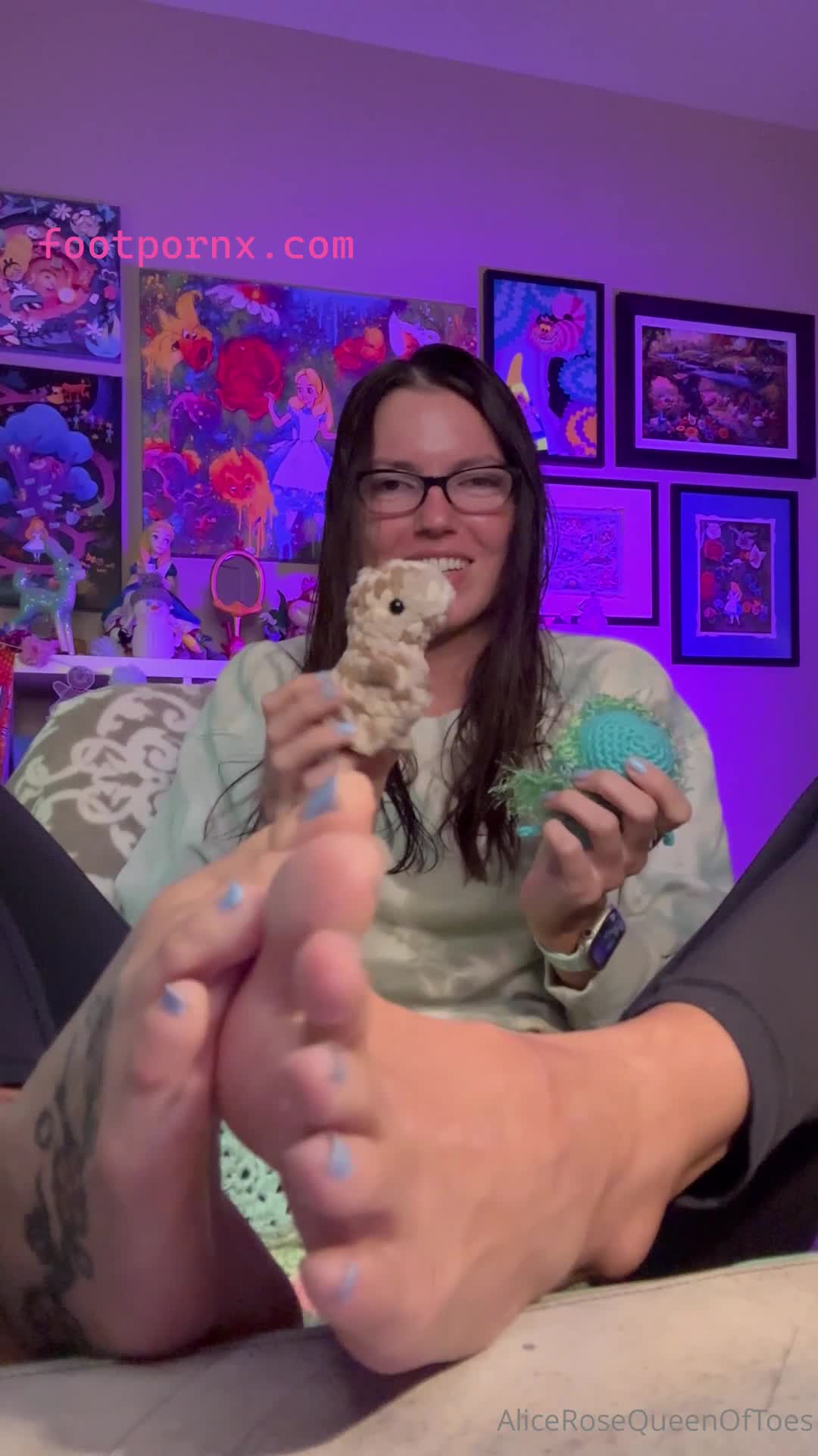 alicerosequeenoftoes pretty soles long toes 2