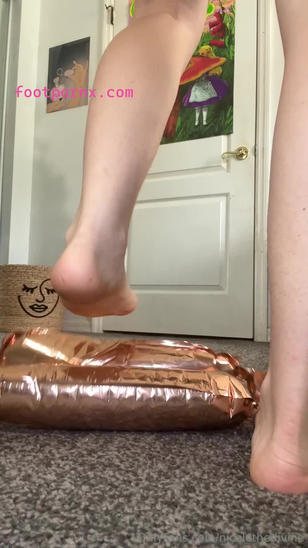 nicolethedivine pretty white girl feet soles 10