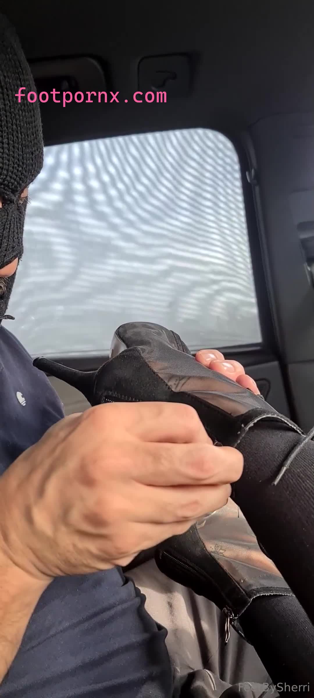 feetbysherri car foot worship 6