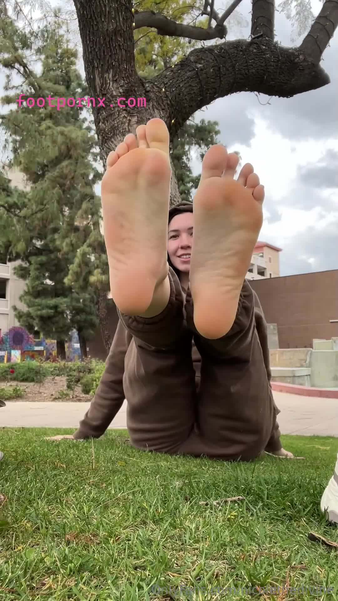 nicolethedivine pretty white girl feet soles 39