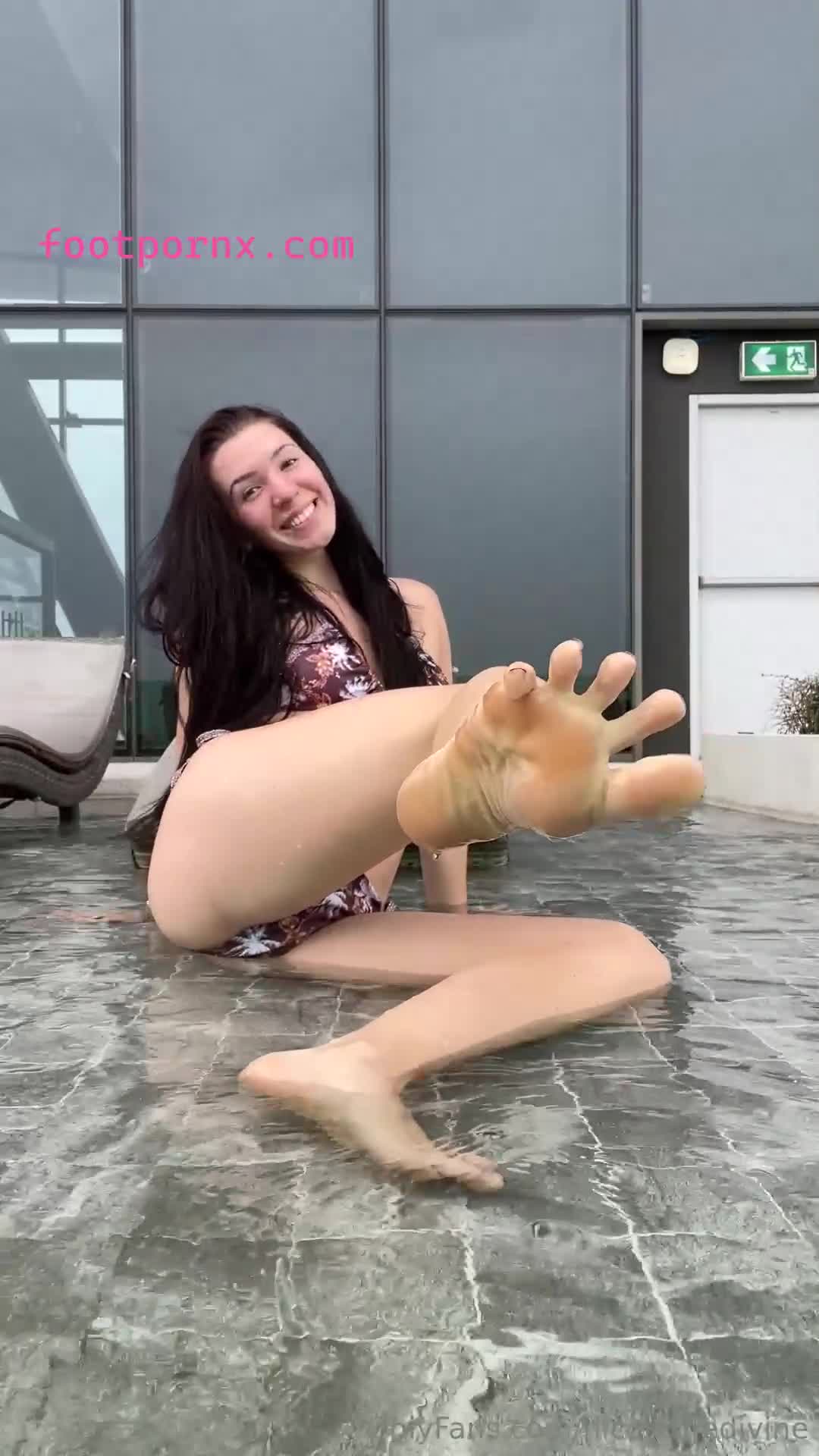 nicolethedivine pretty white girl feet soles 95