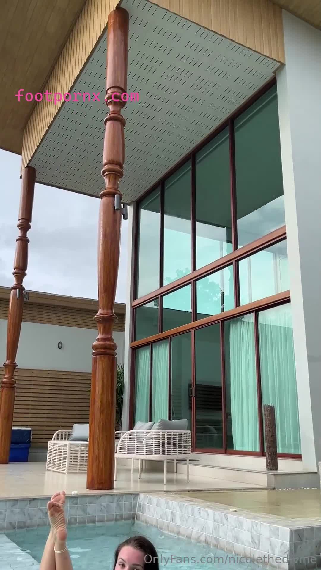 nicolethedivine pretty white girl feet soles 138