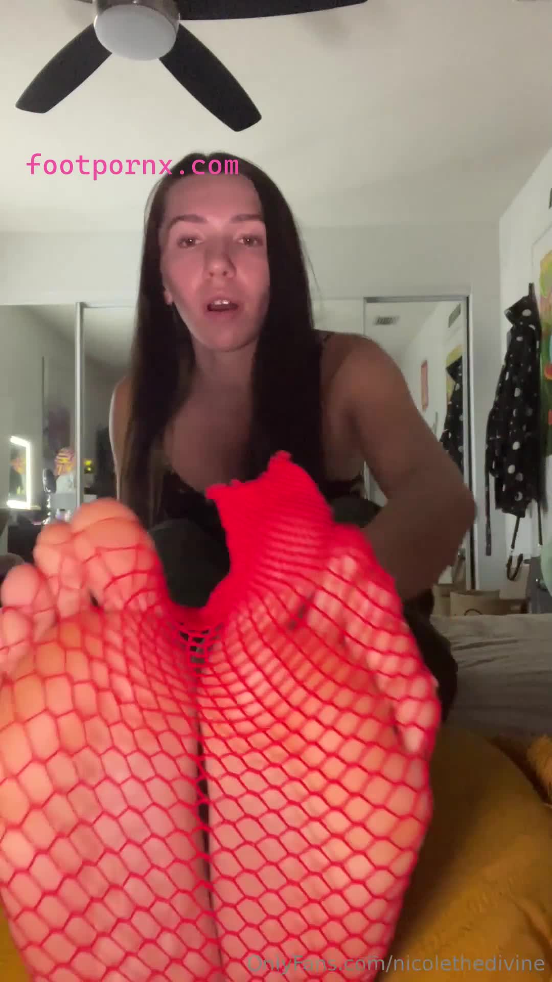 nicolethedivine pretty white girl feet soles 23