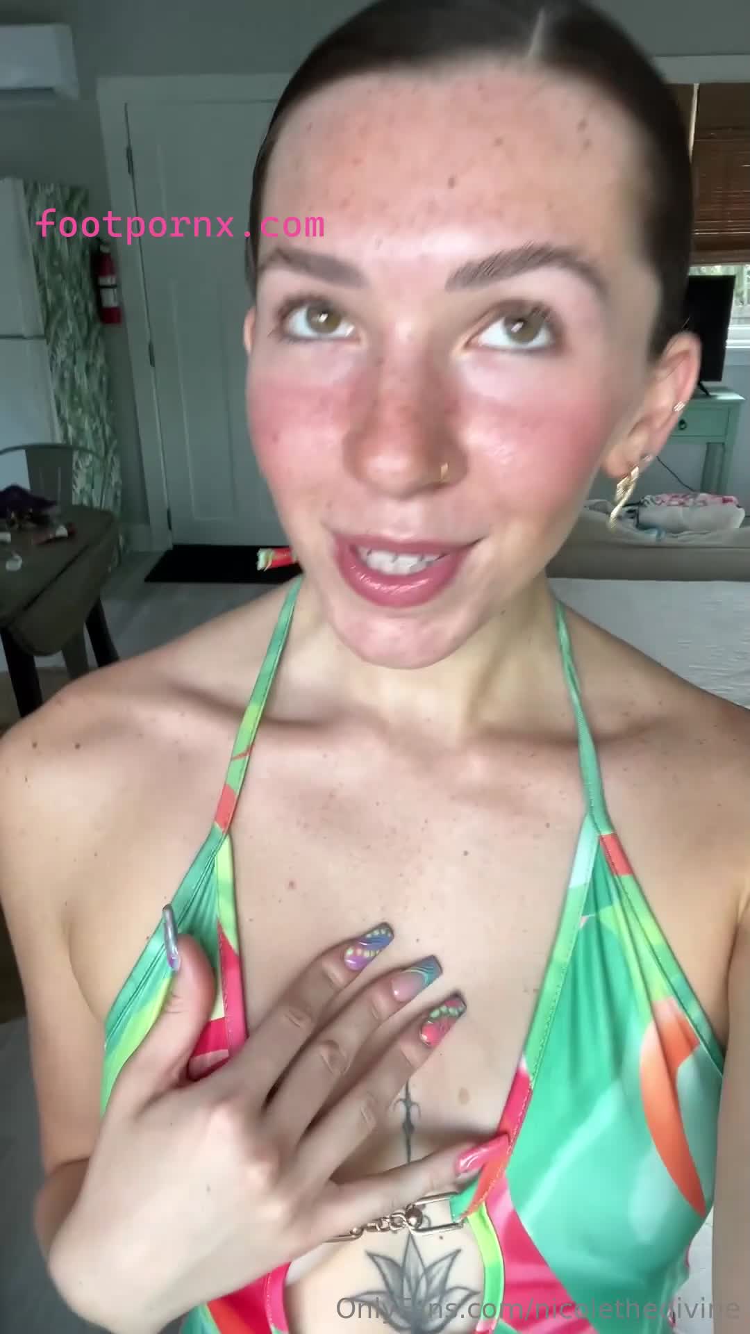 nicolethedivine pretty white girl feet soles 18