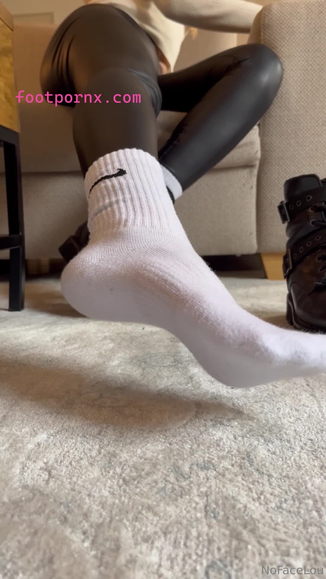no.face.lou.vip footjob pretty white toes 8
