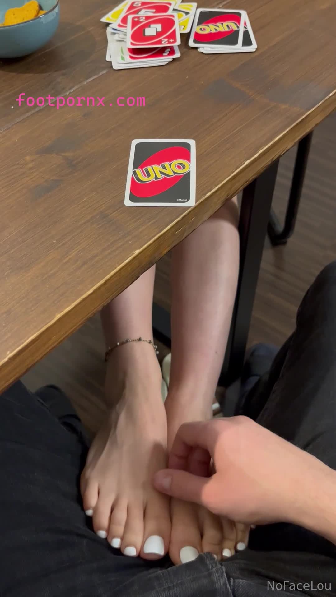 no.face.lou.vip footjob pretty white toes 3