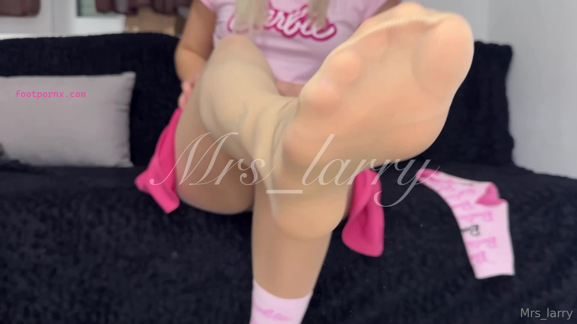 mrs_larry footworship and footjobs 1