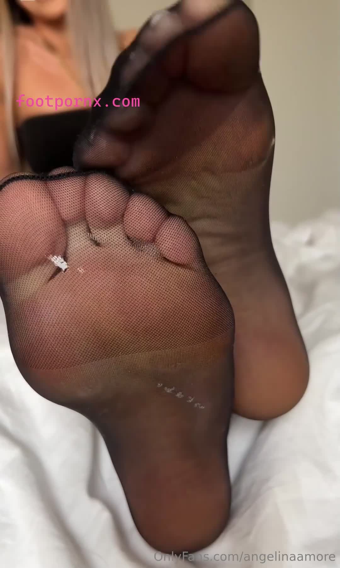 angelinaamore pretty white girl feet 2