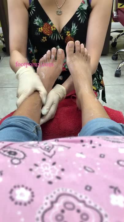 PrettyFeetParis  foot porn 1