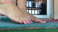 kim_kisses_foot_goddess pretty colorful toes
