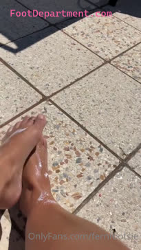 fernfootsie outside public feet lotion