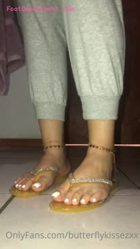 butterflykissezxx sexy chubby toes