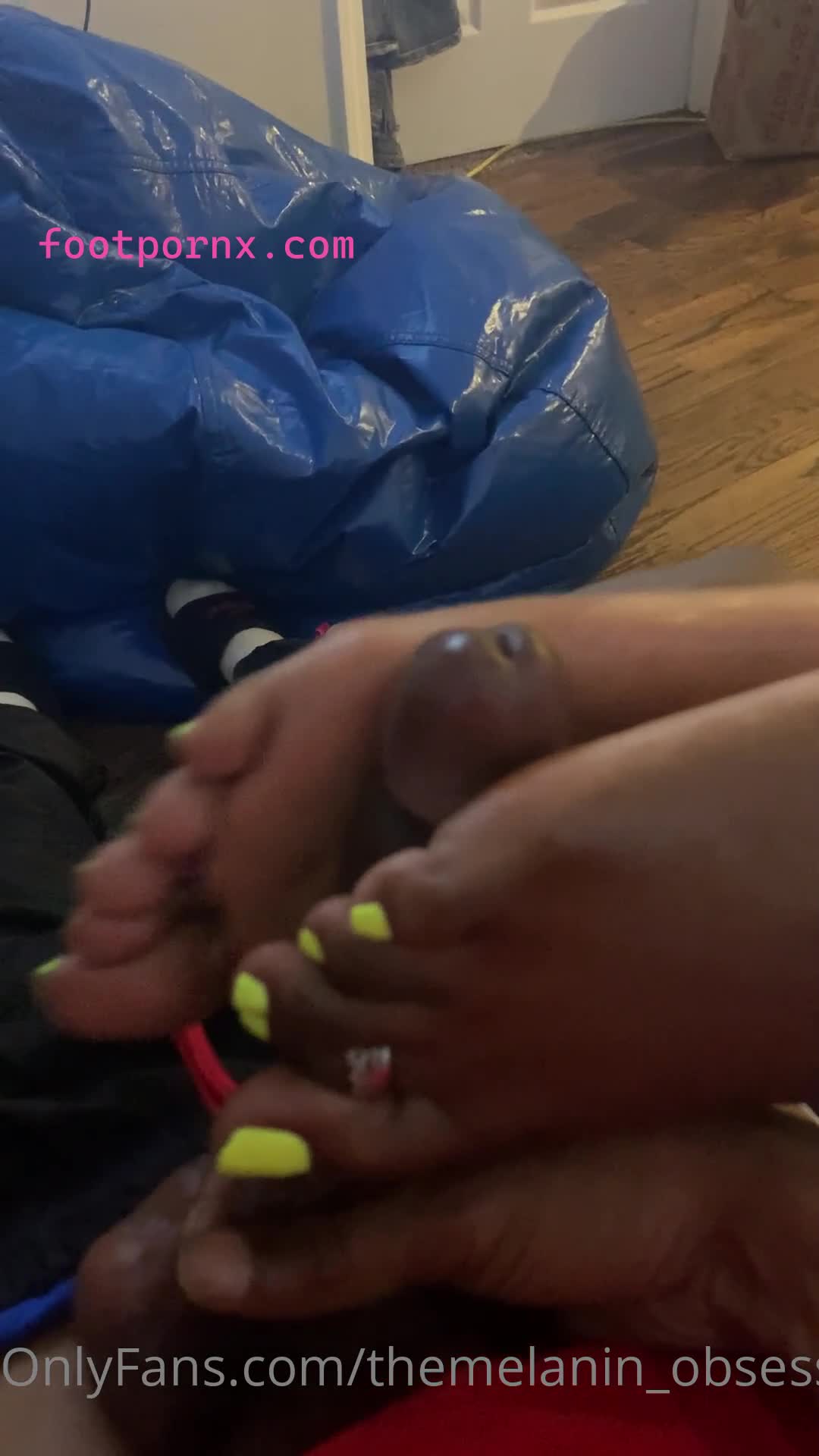 themelanin_obsession footjob sexy ebony milf 1