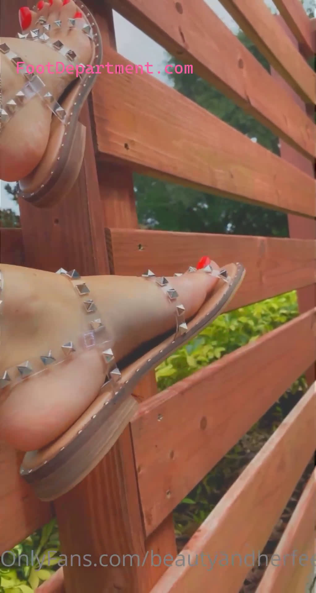 beautyandherfeetz sexy milf toes in sandals