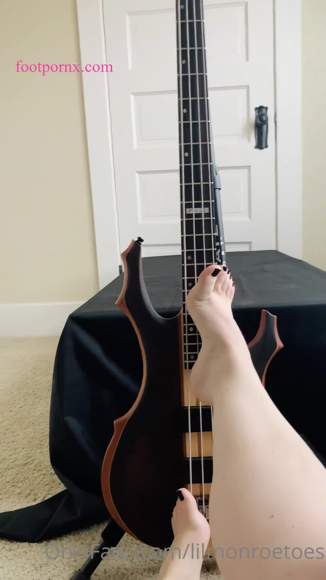 lilmonroetoes  5