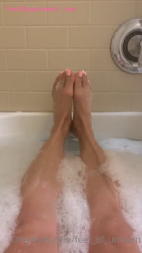 feet_of_unicorn unicorn feet unicorn feet in bathtub